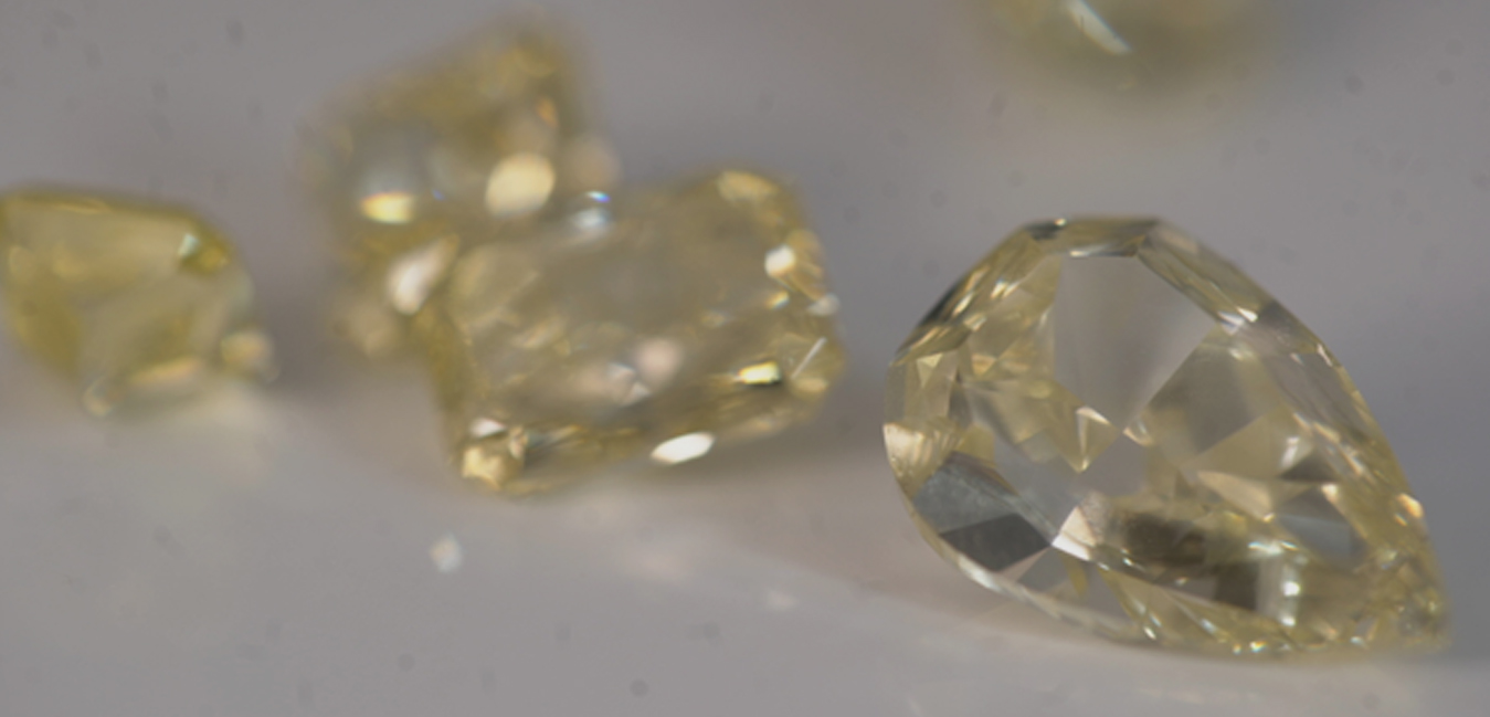 Gemstone Battle: Coloured Diamonds vs. Coloured Sapphires 